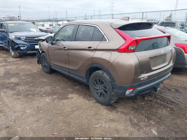 2018 MITSUBISHI ECLIPSE CROSS JA4AT3AA7JZ048719 Photo 2