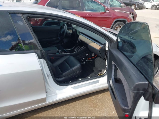 5YJ3E1EB1JF088851 Tesla Model 3 Long Range/performance