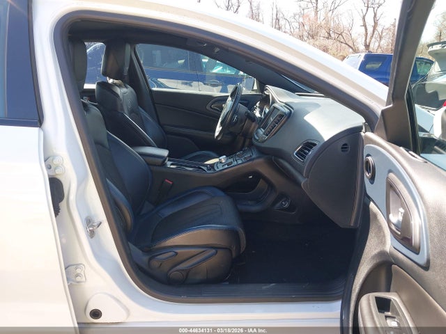 2015 Chrysler 200 S მანქანა იყიდება აუქციონზე, vin: 1C3CCCDG4FN615650, აუქციონის ნომერი: 44634131