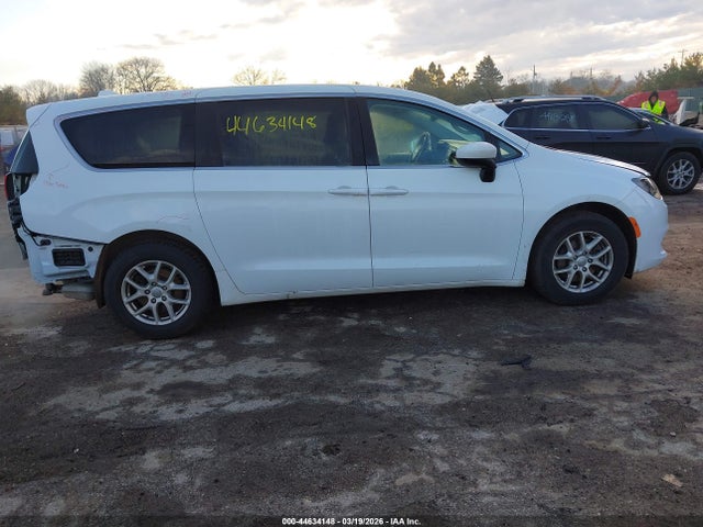 2017 Chrysler Pacifica Lx მანქანა იყიდება აუქციონზე, vin: 2C4RC1CG9HR518140, აუქციონის ნომერი: 44634148