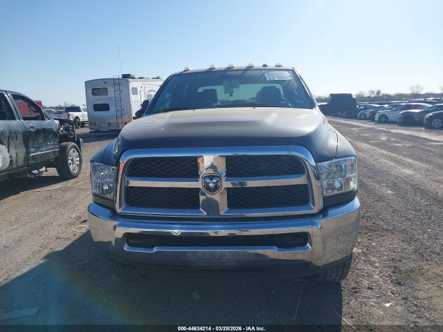 44634214 :رقم المزاد ، 3C6UR5CL8JG222994 vin ، 2018 Ram 2500 مزاد بيع