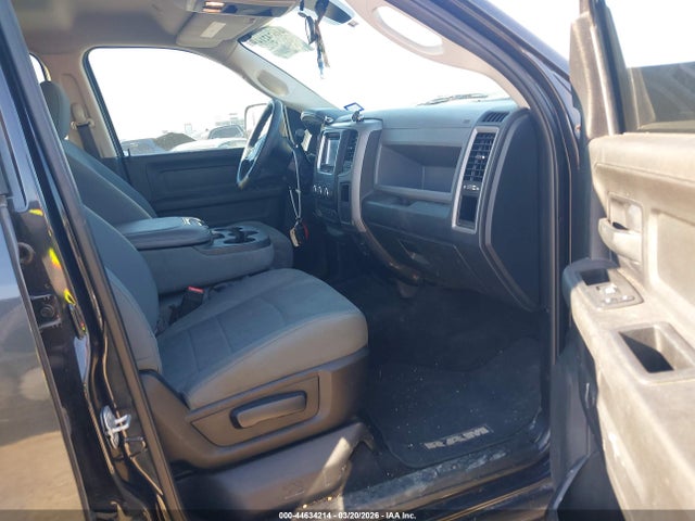 44634214 :رقم المزاد ، 3C6UR5CL8JG222994 vin ، 2018 Ram 2500 مزاد بيع