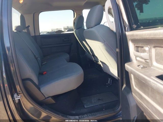 44634214 :رقم المزاد ، 3C6UR5CL8JG222994 vin ، 2018 Ram 2500 مزاد بيع