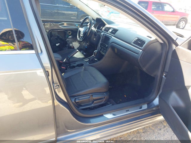 Aukcja sprzedaży 2017 Volkswagen Passat 1.8t R-line, vin: 1VWDT7A33HC071288, numer aukcji: 44634249
