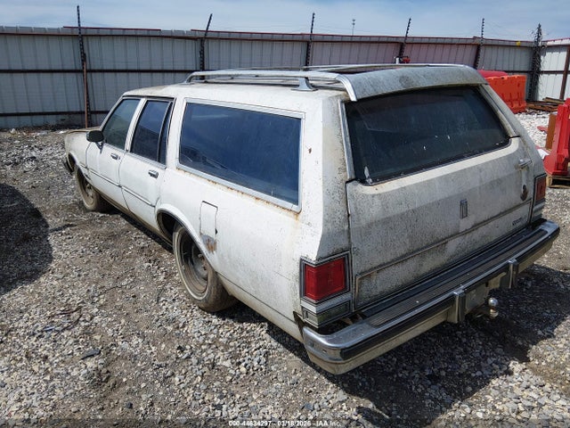 44634297 :رقم المزاد ، 163AP35N78X119311 vin ، 1981 Oldsmobile Custom Crusier مزاد بيع