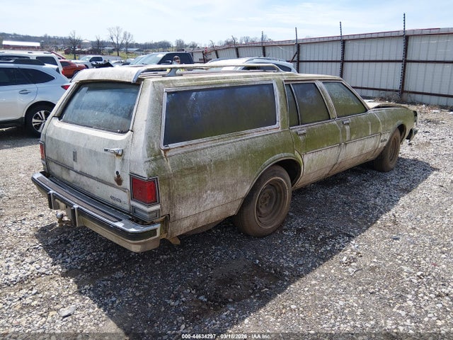 44634297 :رقم المزاد ، 163AP35N78X119311 vin ، 1981 Oldsmobile Custom Crusier مزاد بيع