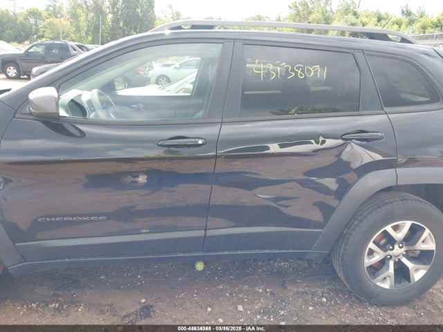 Продаж на аукціоні авто 2015 Jeep Cherokee Trailhawk, vin: 1C4PJMBS4FW772217, номер лоту: 44634348