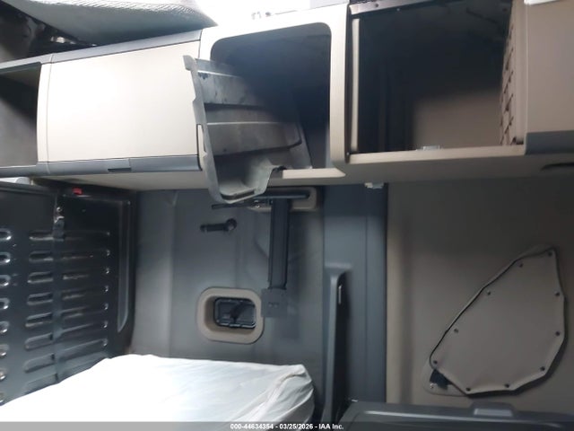 Продажа на аукционе авто 2018 Freightliner Cascadia 125, vin: 1FUJGLDR0JLJY3273, номер лота: 44634354
