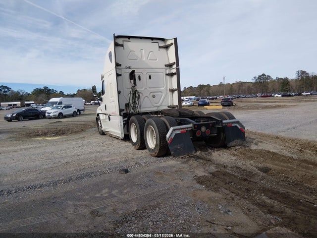 Продажа на аукционе авто 2018 Freightliner Cascadia 125, vin: 1FUJGLDR0JLJY3273, номер лота: 44634354
