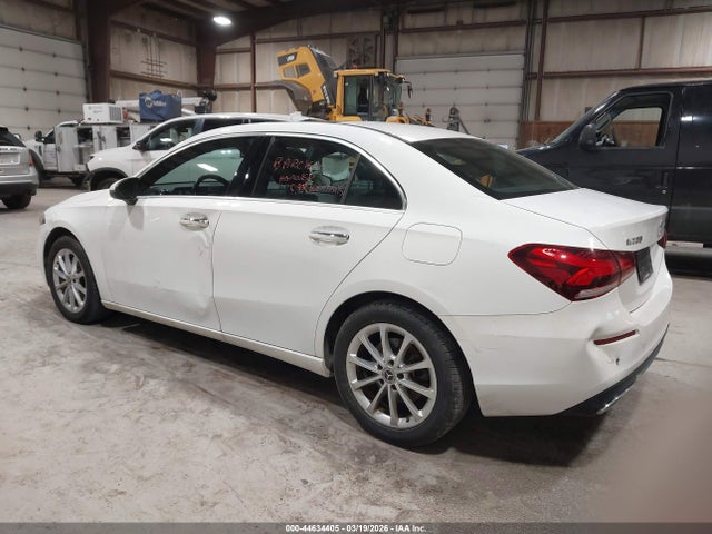 2019 MERCEDES-BENZ A 220 WDD3G4FB7KW026822 Photo 2