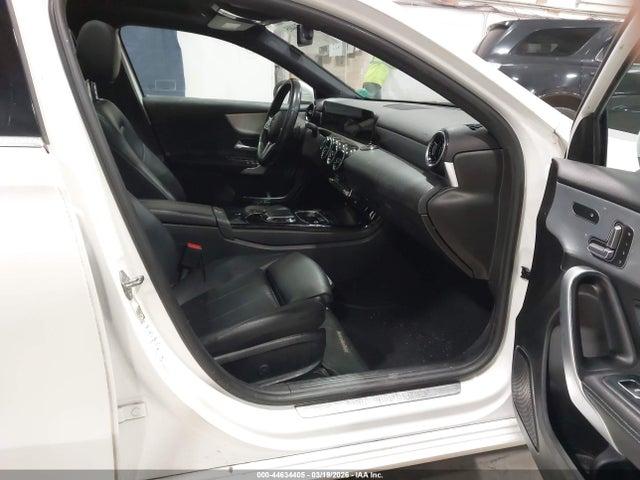 2019 MERCEDES-BENZ A 220 WDD3G4FB7KW026822 Photo 4
