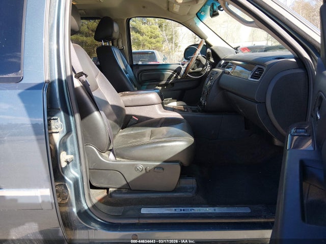 44634443 :رقم المزاد ، 1GT125C89BF208102 vin ، 2011 Gmc Sierra 2500hd Denali مزاد بيع