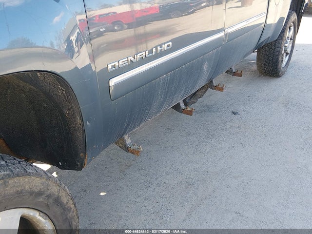44634443 :رقم المزاد ، 1GT125C89BF208102 vin ، 2011 Gmc Sierra 2500hd Denali مزاد بيع