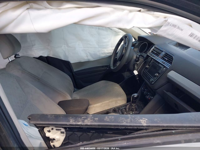 44634458 :رقم المزاد ، 3VV0B7AX7JM123616 vin ، 2018 Volkswagen Tiguan 2.0t S مزاد بيع