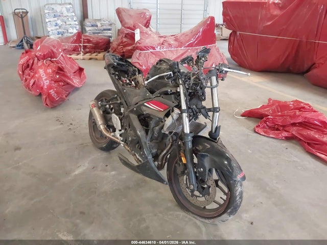 Yamaha YZFR3 2015 MH3RH06Y8FK005832 main image