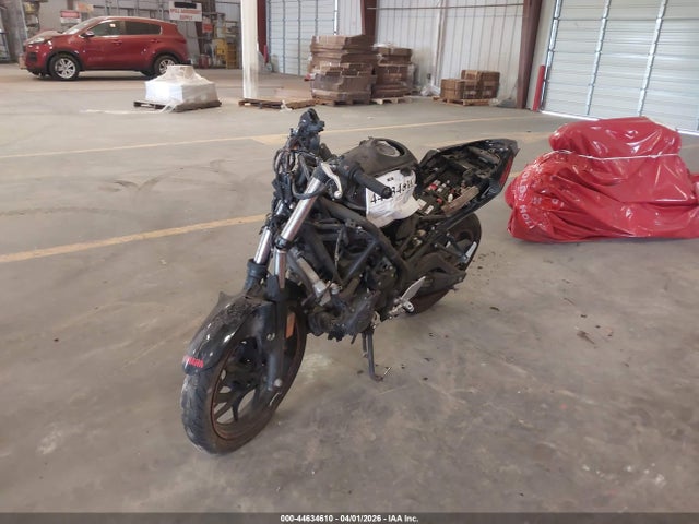 Yamaha YZFR3 2015 MH3RH06Y8FK005832 Image 2