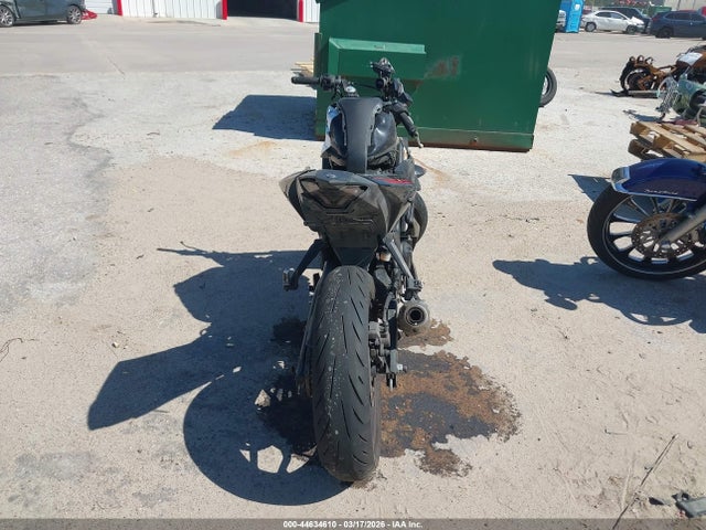 Yamaha YZFR3 2015 MH3RH06Y8FK005832 Image 6