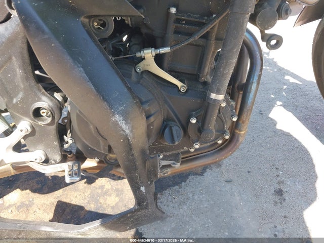 Yamaha YZFR3 2015 MH3RH06Y8FK005832 Image 8