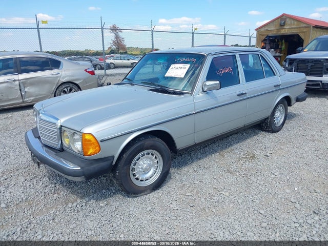 44634753 :رقم المزاد ، WDBAB33A9DB030157 vin ، 1983 Mercedes-benz 300 Dt مزاد بيع