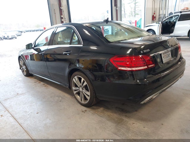 2014 MERCEDES-BENZ E 350 WDDHF8JB4EA980842 Photo 2