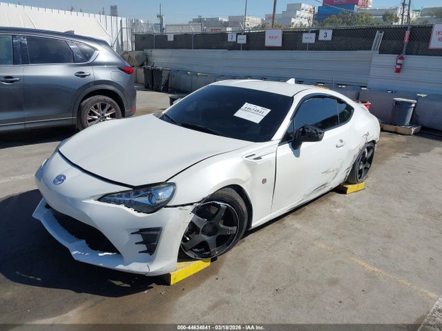 Toyota 86 2017 JF1ZNAA14H8700645 Image 2