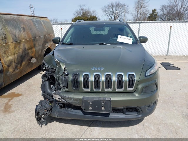 44635320 :رقم المزاد ، 1C4PJMLX4JD602664 vin ، 2018 Jeep Cherokee Latitude Plus 4x4 مزاد بيع