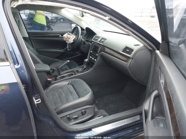 2015 Volkswagen Passat 2.0l Tdi Sel Premium მანქანა იყიდება აუქციონზე, vin: 1VWCV7A36FC028731, აუქციონის ნომერი: 44635335