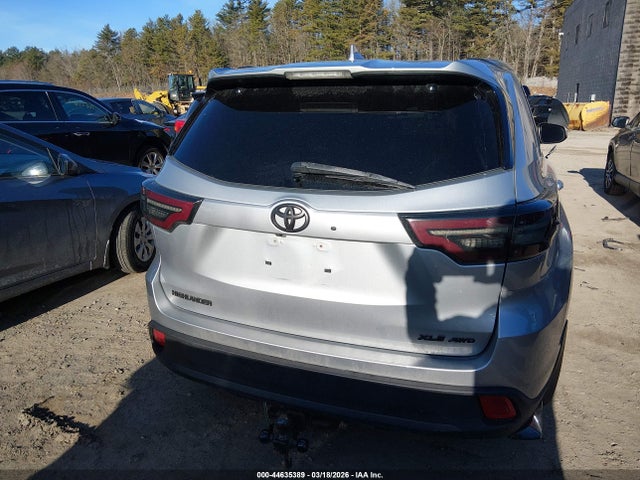 Toyota Highlander Xle V6 2015 5TDJKRFH3FS180211 Image 17
