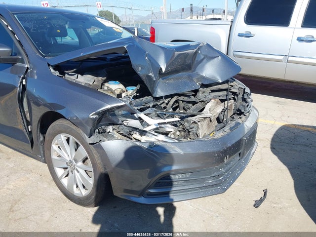 3VWD17AJ3FM335982 Volkswagen Jetta 1.8t Se