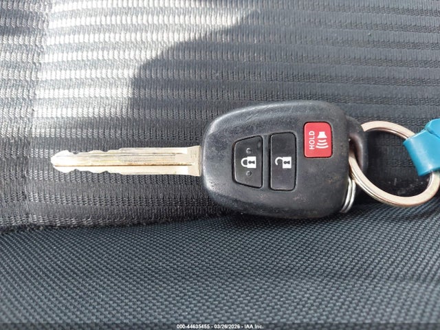2T3BFREV9GW448825 Toyota RAV4 LE