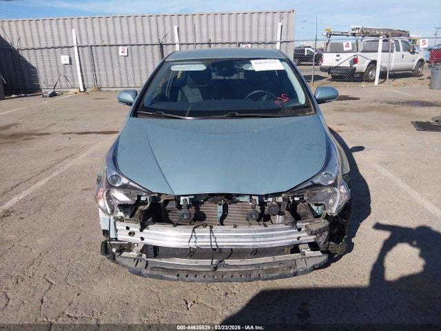 Toyota Prius Three Touring 2018 JTDKARFU4J3056060 Image 13