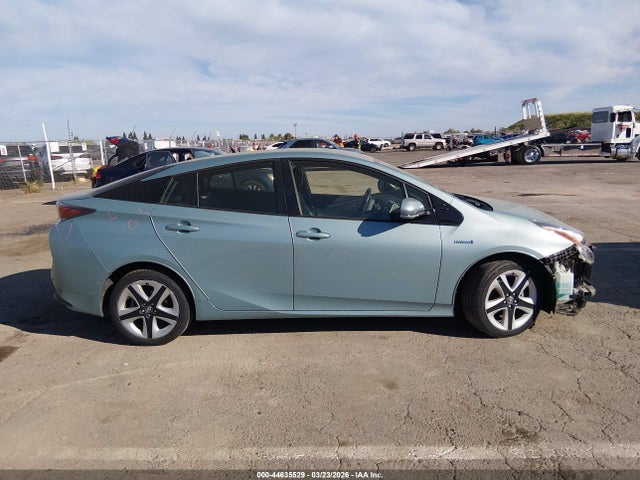 Toyota Prius Three Touring 2018 JTDKARFU4J3056060 Image 14