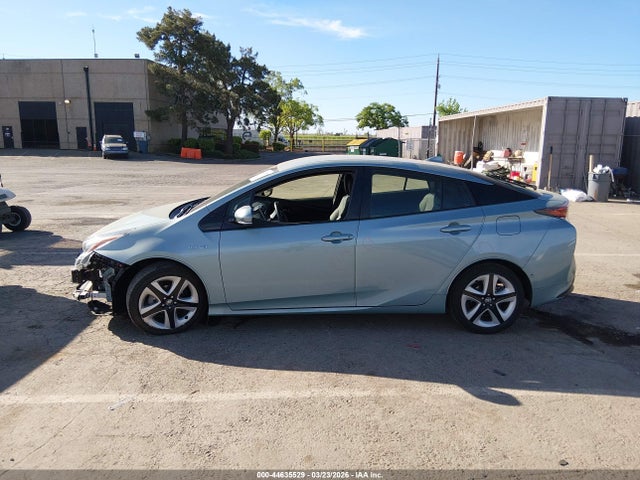 Toyota Prius Three Touring 2018 JTDKARFU4J3056060 Image 15