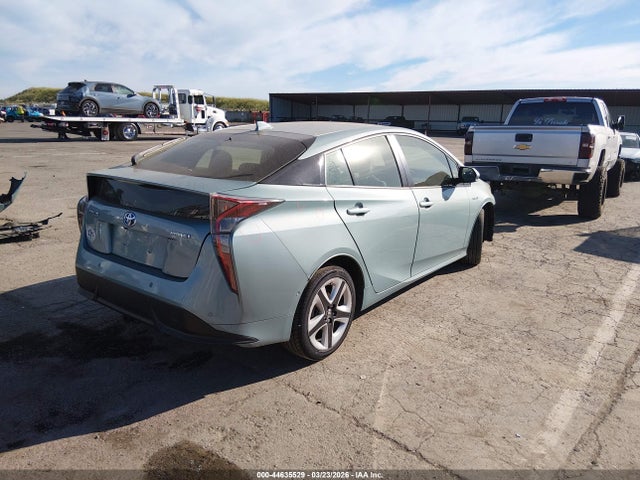 Toyota Prius Three Touring 2018 JTDKARFU4J3056060 Image 4