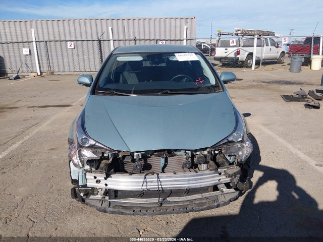 Toyota Prius Three Touring 2018 JTDKARFU4J3056060 Image 6