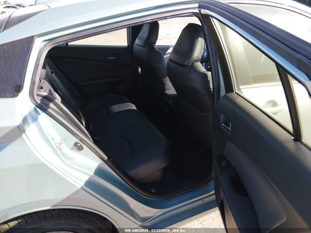 Toyota Prius Three Touring 2018 JTDKARFU4J3056060 Image 8