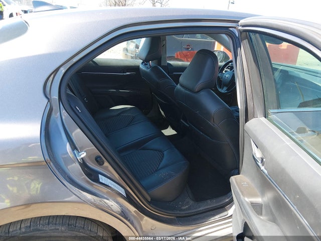 4T1G11AK8MU428880 Toyota CAMRY SE