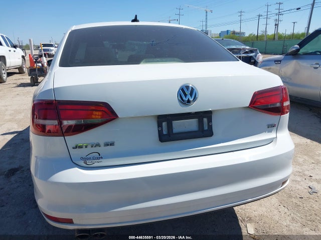 3VWB67AJXJM228882 Volkswagen Jetta 1.4t Se/1.4t Wolfsburg Edition