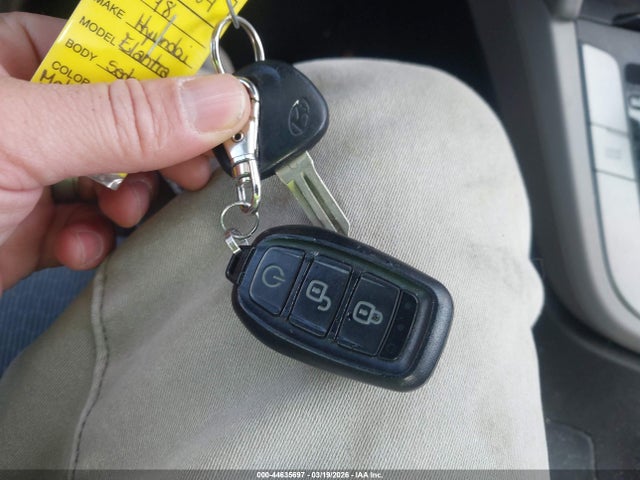 Продажа на аукционе авто 2018 Hyundai Elantra Se, vin: 5NPD74LF6JH271573, номер лота: 44635697