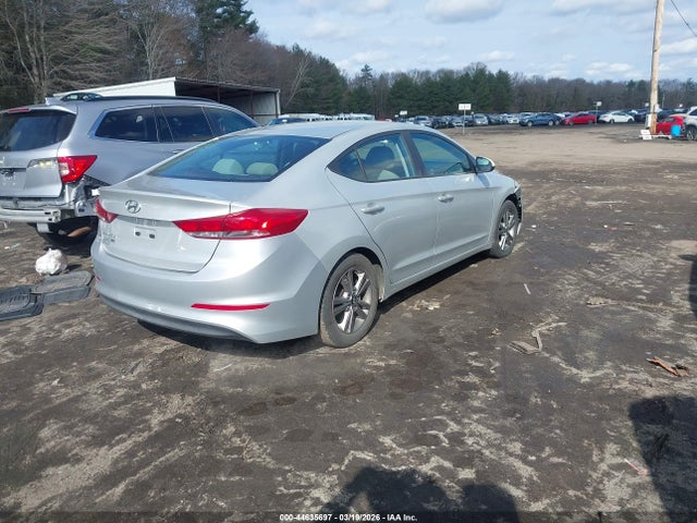 Продажа на аукционе авто 2018 Hyundai Elantra Se, vin: 5NPD74LF6JH271573, номер лота: 44635697