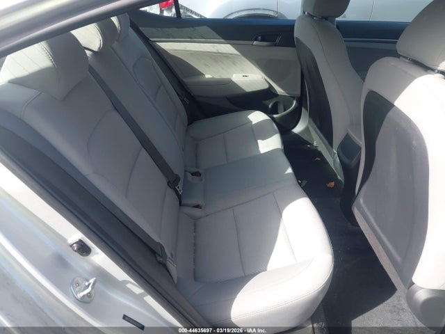 Продажа на аукционе авто 2018 Hyundai Elantra Se, vin: 5NPD74LF6JH271573, номер лота: 44635697
