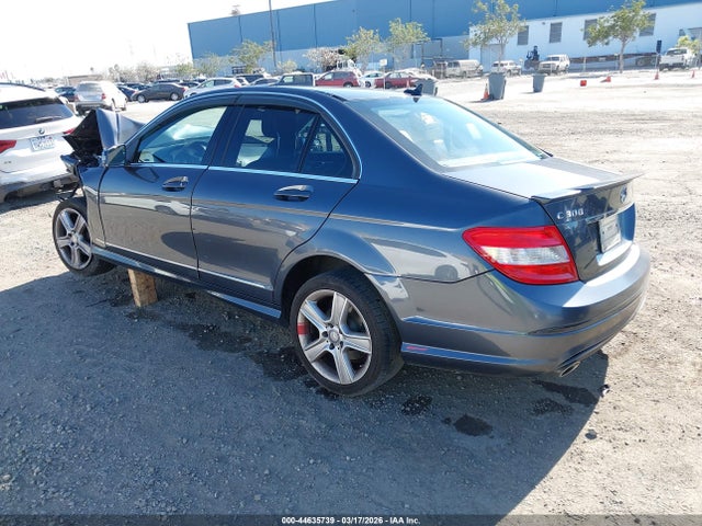 2011 MERCEDES-BENZ C 300 WDDGF5EB6BR162255 Photo 2