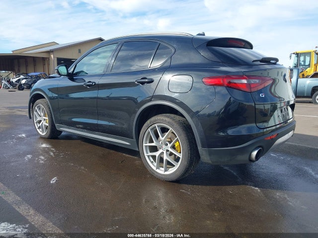 2018 ALFA ROMEO STELVIO ZASFAKNN3J7C01639 Photo 2