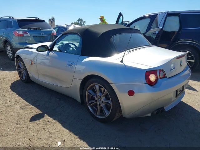 2005 BMW Z4 4USBT53555LU11074 Photo 2