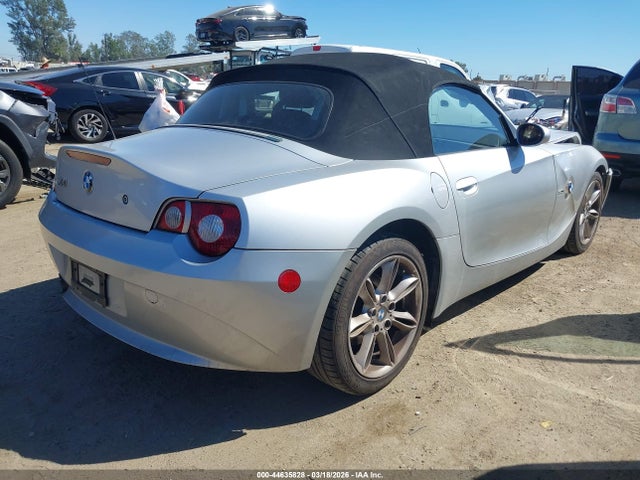 2005 BMW Z4 4USBT53555LU11074 Photo 3