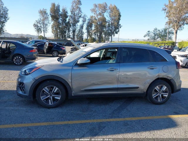 KNDCB3LC0N5546144 KIA Niro Lxs Se