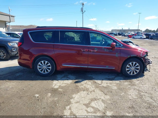 44635975 :رقم المزاد ، 2C4RC1BG4HR667847 vin ، 2017 Chrysler Pacifica Touring-l مزاد بيع
