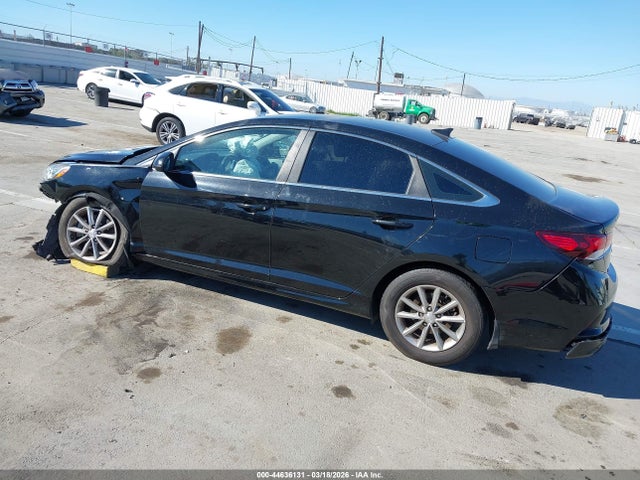 2018 HYUNDAI SONATA 5NPE24AF0JH674213 Photo 2