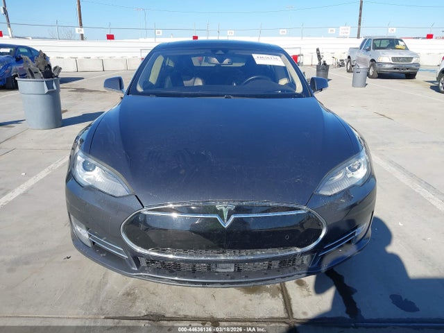 44636136 :رقم المزاد ، 5YJSA1H15EFP55520 vin ، 2014 Tesla Model S P85 مزاد بيع