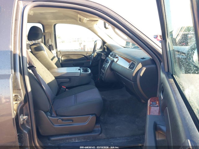 44636143 :رقم المزاد ، 1GKMCAE35AR174133 vin ، 2010 Gmc Yukon Sle مزاد بيع